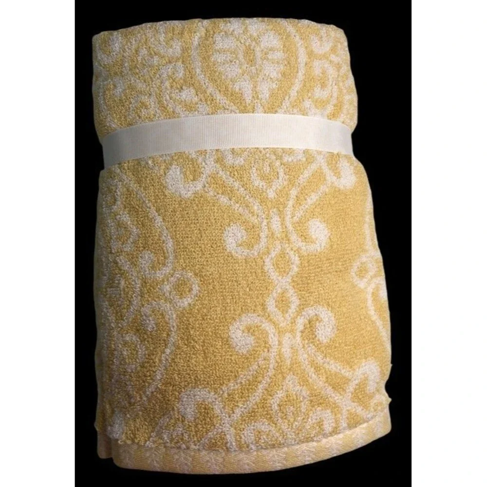 Deborah Connolly Fingertip Towels Bathroom Yellow White Fleur de Lis Set of 2